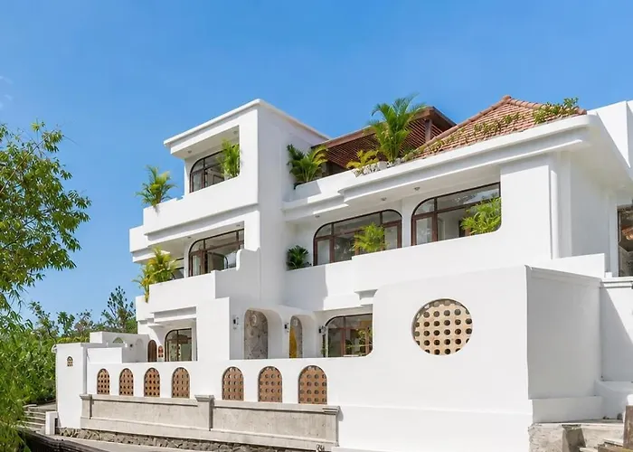 Rooftop 3br With Private & Pool For Secluded Monthly Villa *