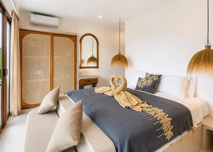 Rooftop 3br With Private & Pool For Secluded Monthly Villa *